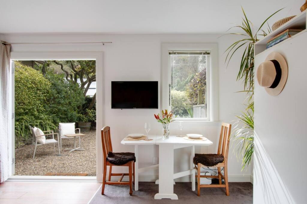 Tiny Home Big Vibes In Central Napier Exterior photo